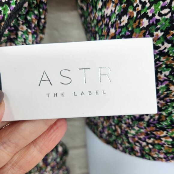 ASTR the Label Long Ruched Sleeve Livie Top in black green Ditsy Size Large NEW - Picture 6 of 16